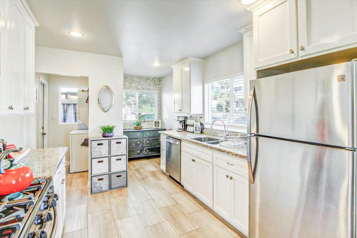 Modern 2-Bedroom Haven In The Heart Of La- Hud-Vp Los Angeles Esterno foto